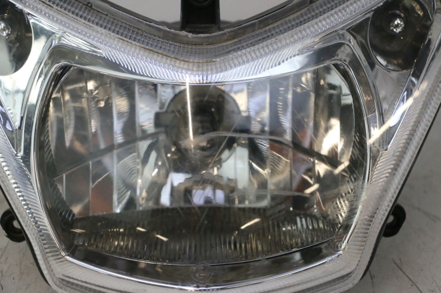 photo de FAROL DIANTEIRO PEUGEOT KISBEE 4T 50 (2010 - 2017) - Vista de perto