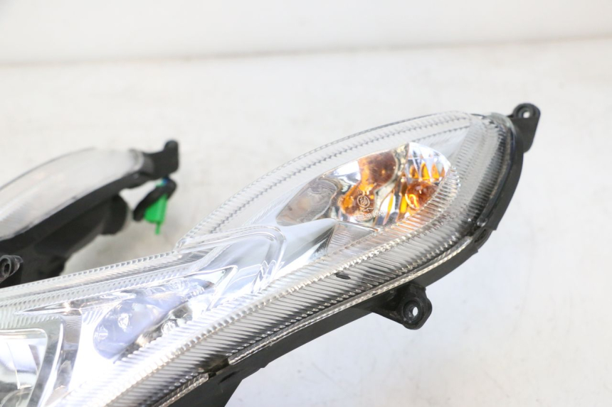 photo de FAROL DIANTEIRO PEUGEOT KISBEE 4T 50 (2023 - 2026) - Vista de perto