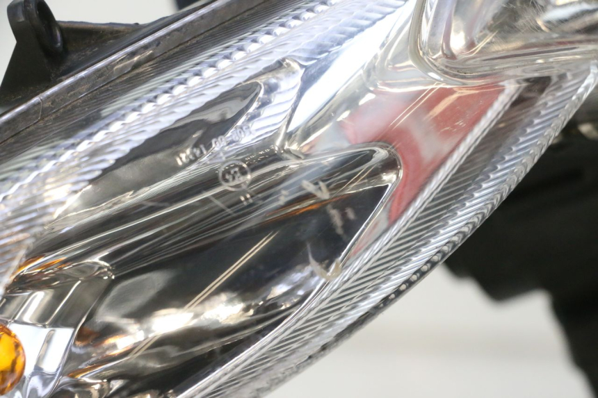 photo de FAROL DIANTEIRO PEUGEOT KISBEE 4T 50 (2018 - 2022) - Marcações e referências