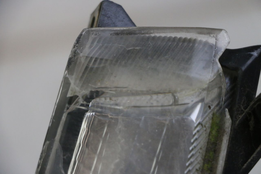 photo de FAROL DIANTEIRO KYMCO DINK 4T 50 (2007 - 2018) - Outro ângulo de visão