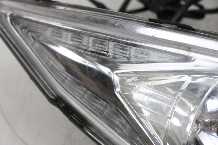 photo de FAROL DIANTEIRO LONGJIA SHARPY 125 (2020 - 2024) - Detalhes característicos