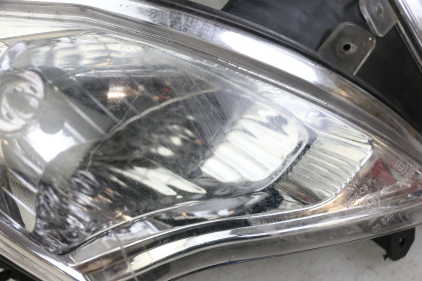photo de FAROL DIANTEIRO LONGJIA SHARPY 125 (2020 - 2024) - Vista de perto