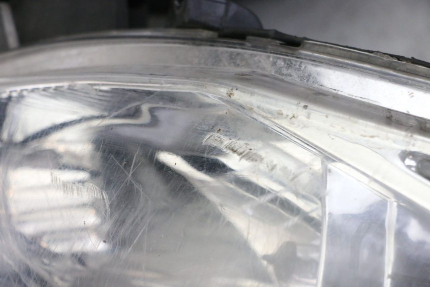 photo de FAROL DIANTEIRO LONGJIA SHARPY 125 (2020 - 2024) - Estado da superfície