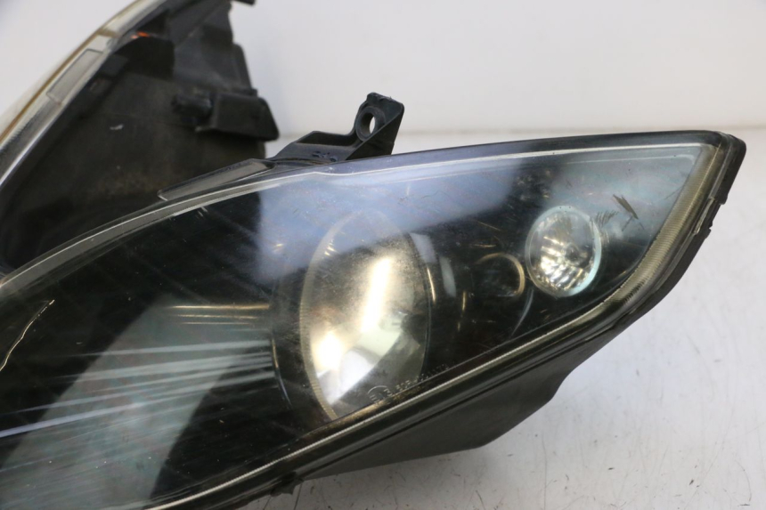photo de FAROL DIANTEIRO PIAGGIO MP3 RL 250 (2006 - 2010) - Pontos de fixação