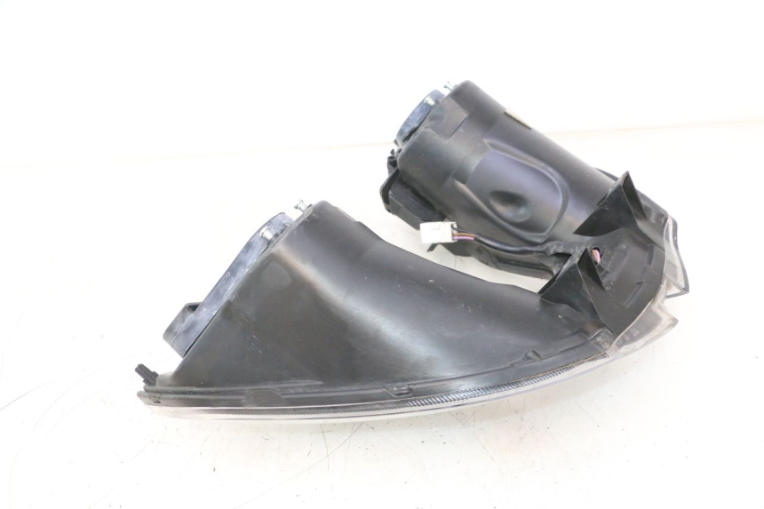 photo de FAROL DIANTEIRO PIAGGIO MP3 500 (2016 - 2018) - Detalhes característicos