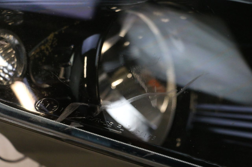photo de FAROL DIANTEIRO PIAGGIO MP3 125 (2006 - 2014) - Detalhe da peça