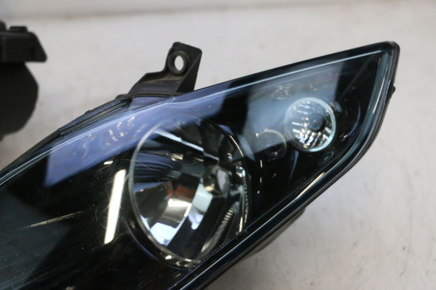 photo de FAROL DIANTEIRO PIAGGIO MP3 125 (2006 - 2014) - Outro ângulo de visão