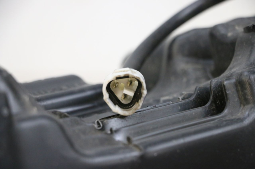 photo de FAROL DIANTEIRO YAMAHA NEO'S CORE 1 (2022 - 2026) - Zoom do estado de desgaste