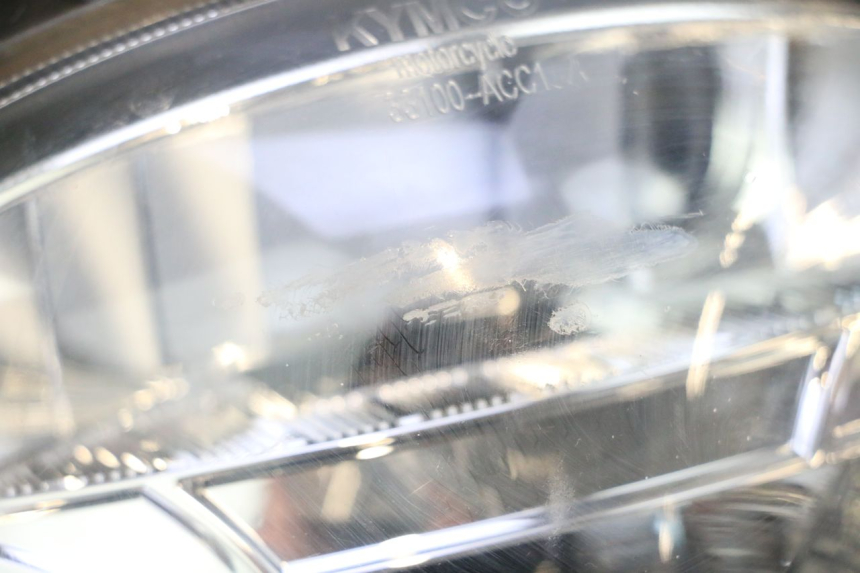 photo de FAROL DIANTEIRO KYMCO LIKE 4T 50 (2019 - 2025) - Zoom do estado de desgaste