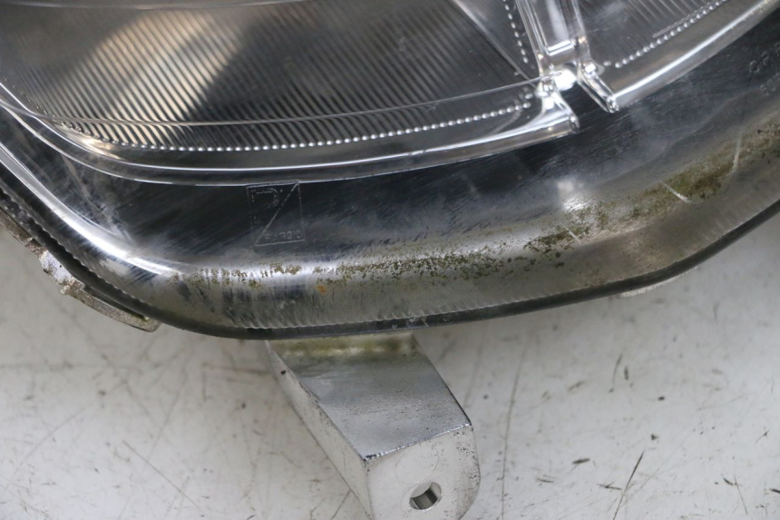 photo de FAROL DIANTEIRO PIAGGIO NEW TYPHOON 50 (2018 - 2021) - Detalhes característicos