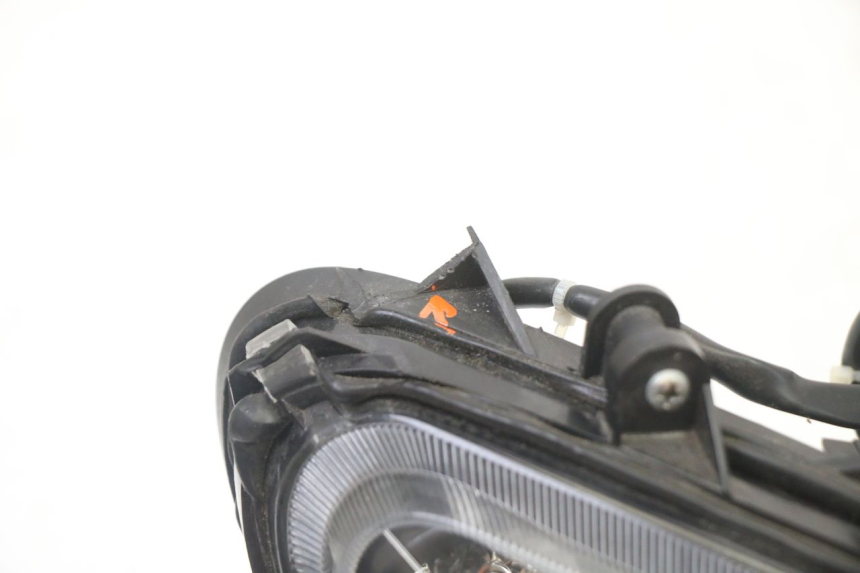 photo de FAROL DIANTEIRO PIAGGIO NRG POWER PUREJET 50 (2018 - 2021) - Detalhe da peça