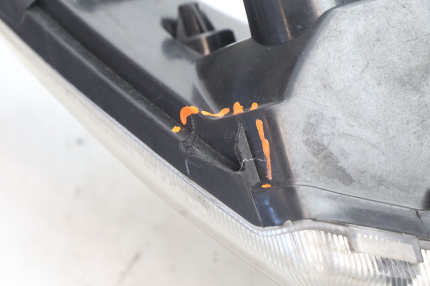 photo de FAROL DIANTEIRO SYM ORBIT III 3 4T 50 (2021 - 2025) - Pontos de fixação