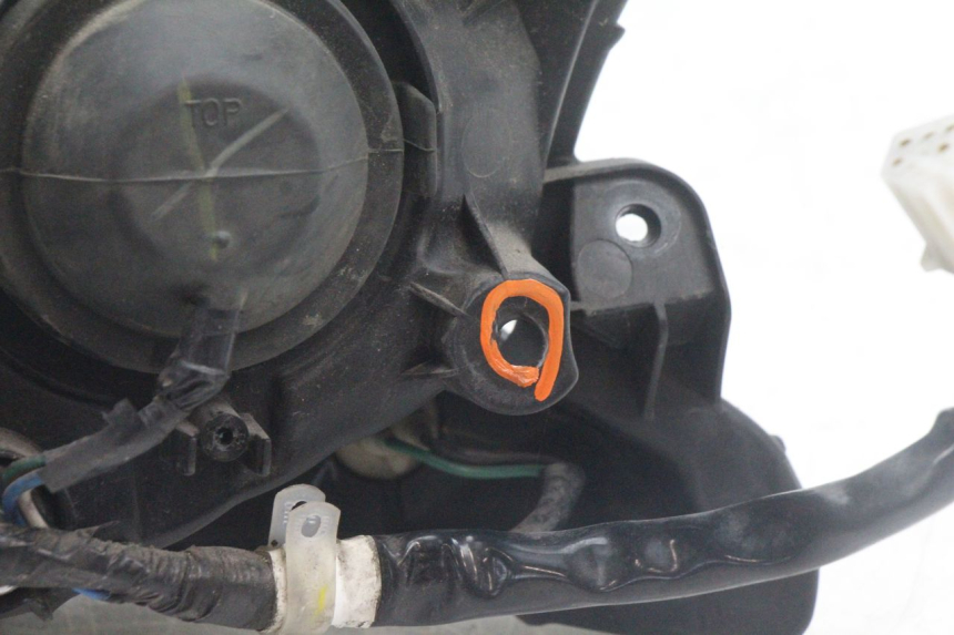 photo de FAROL DIANTEIRO HONDA PCX (JF28) 125 (2009 - 2011) - Pontos de fixação