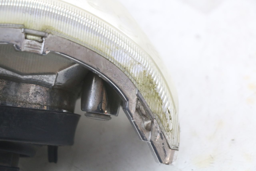 photo de FAROL DIANTEIRO PEUGEOT BELVILLE 125 (2017 - 2021) - Pontos de fixação