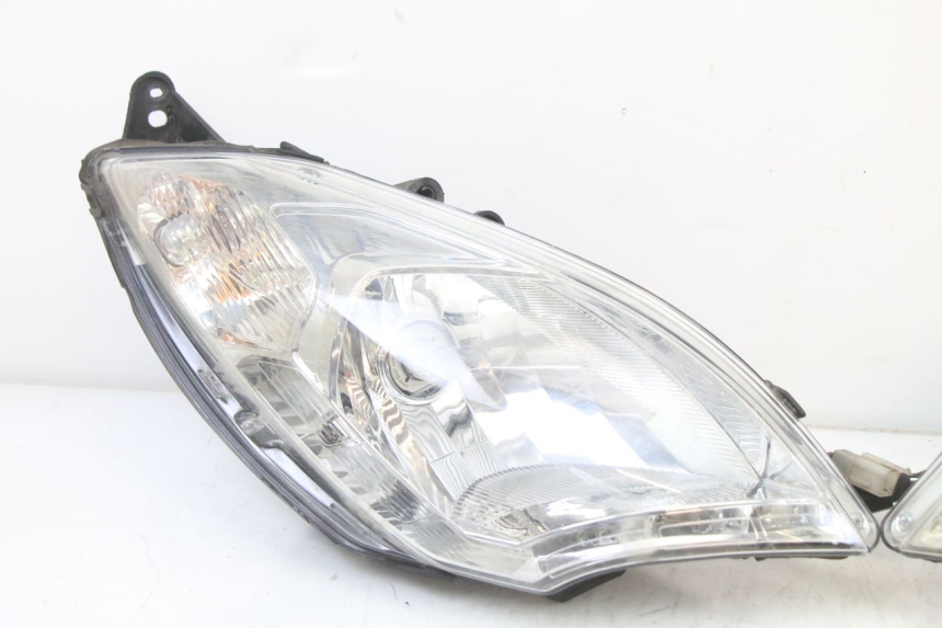 photo de FAROL DIANTEIRO PEUGEOT SATELIS 125 (2013 - 2018) - Detalhe da peça