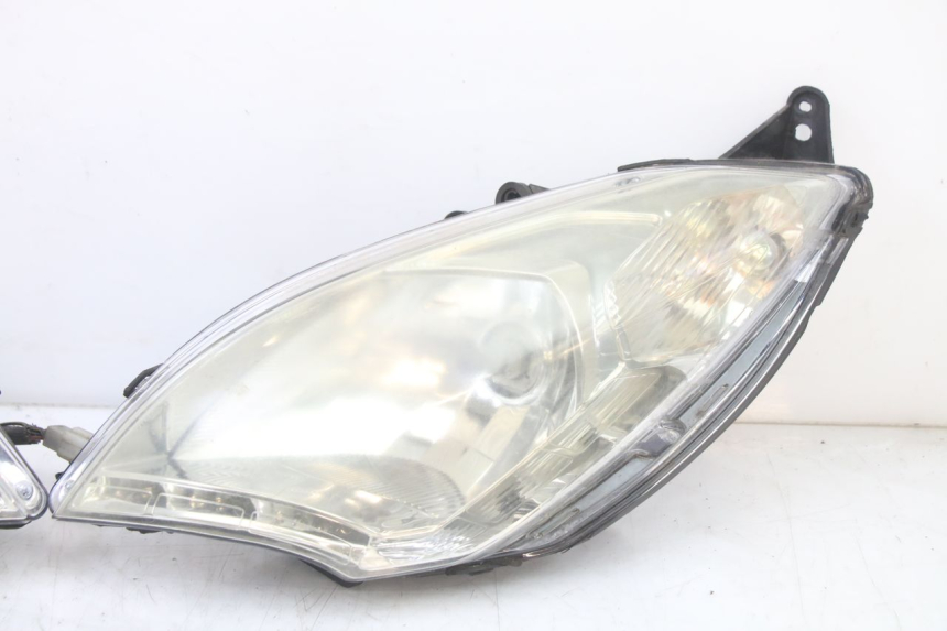 photo de FAROL DIANTEIRO PEUGEOT SATELIS 125 (2013 - 2018) - Zoom do estado de desgaste