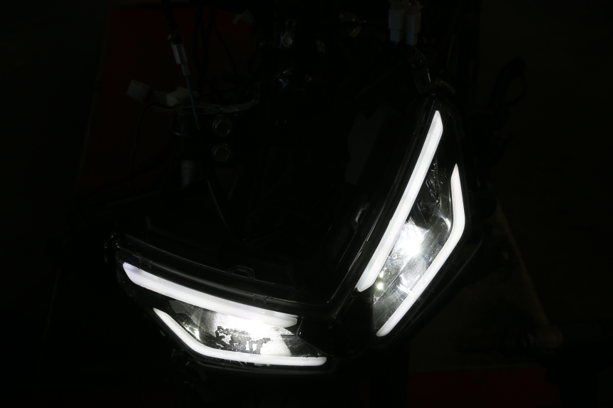 photo de FAROL DIANTEIRO JM MOTORS R-MAX TECH 50 (2024 - 2026) - Zoom do estado de desgaste
