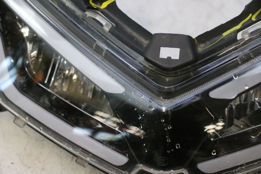 photo de FAROL DIANTEIRO JM MOTORS R-MAX TECH 50 (2024 - 2026) - Pontos de fixação