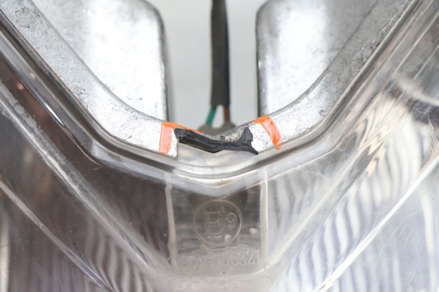 photo de FAROL DIANTEIRO YAMASAKI ROADSTER 50 (2013 - 2018) - Zoom do estado de desgaste