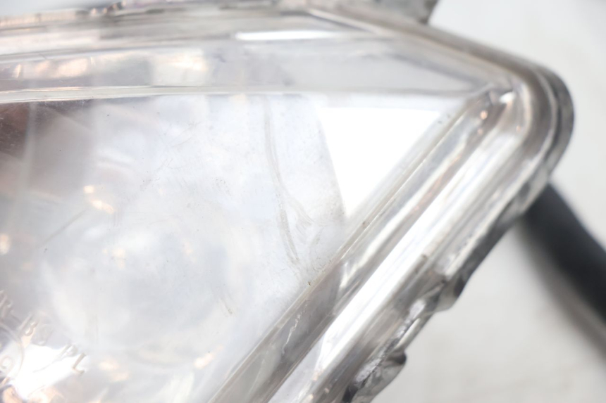 photo de FAROL DIANTEIRO YAMASAKI ROADSTER 50 (2013 - 2018) - Estado da superfície