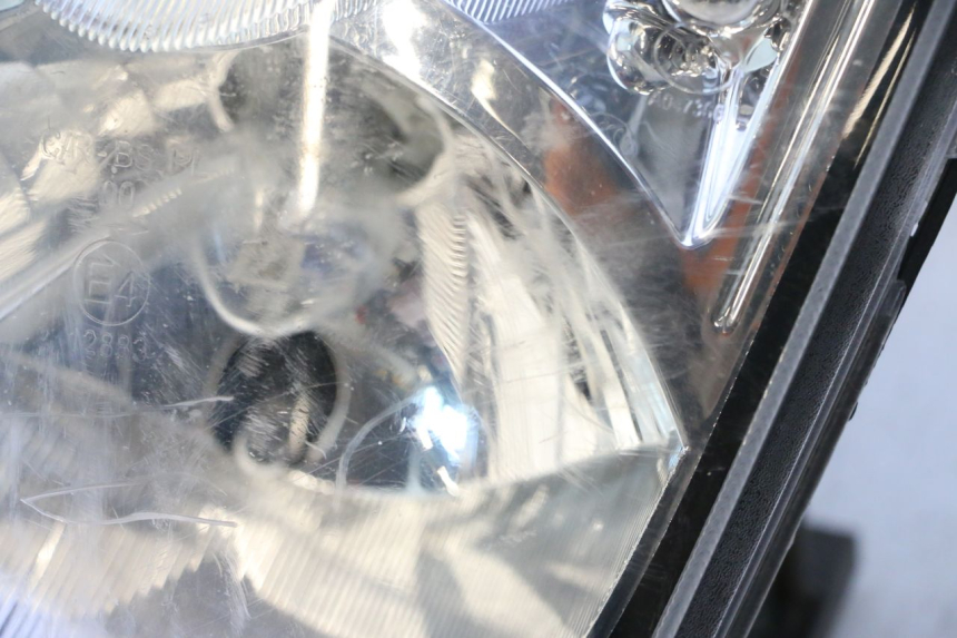 photo de FAROL DIANTEIRO TNT MOTOR ROMA 10' 2T 50 (2011 - 2018) - Detalhes característicos