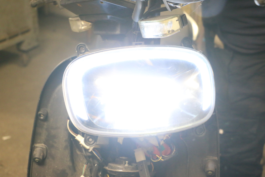 photo de FAROL DIANTEIRO BAIKU SAKURA 1 (2021 - 2025) - Zoom do estado de desgaste