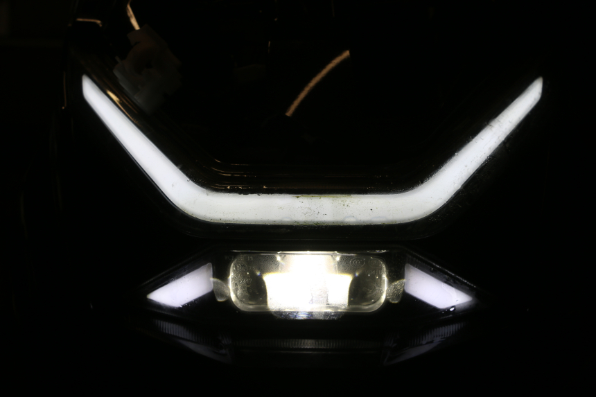 photo de FAROL DIANTEIRO JM MOTORS SANTANA EVO 50 (2024 - 2026) - Vista geral