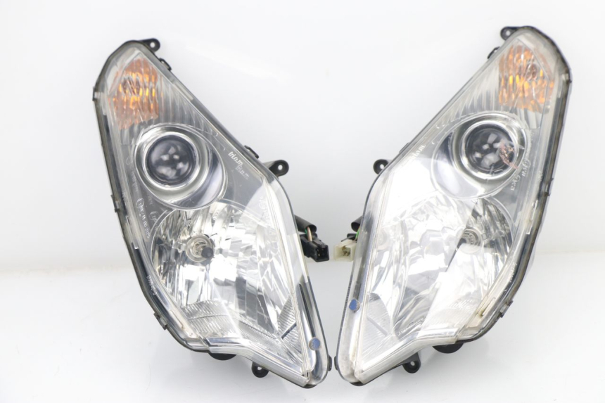 photo de FAROL DIANTEIRO PEUGEOT SATELIS COMPRESSOR K15 125 (2006 - 2009) - Vista principal