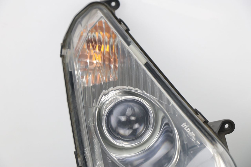 photo de FAROL DIANTEIRO PEUGEOT SATELIS COMPRESSOR K15 125 (2006 - 2009) - Ângulo alternativo