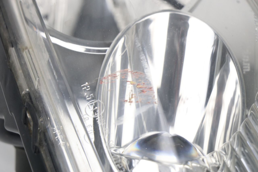 photo de FAROL DIANTEIRO PEUGEOT SATELIS COMPRESSOR K15 125 (2006 - 2009) - Estado da superfície