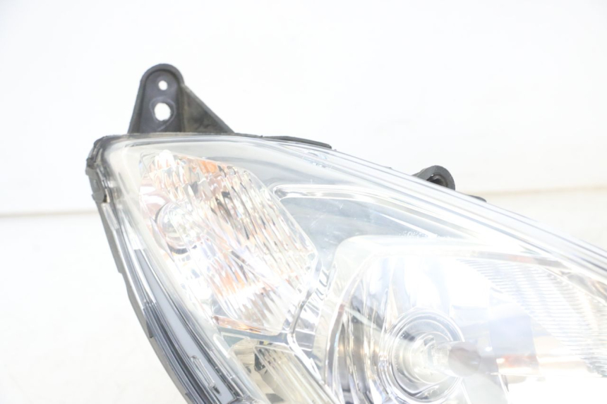 photo de FAROL DIANTEIRO PEUGEOT SATELIS 125 (2013 - 2018) - Detalhes característicos