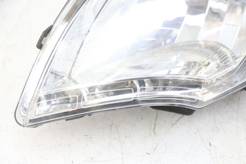 photo de FAROL DIANTEIRO PEUGEOT SATELIS 125 (2013 - 2018) - Marcações e referências