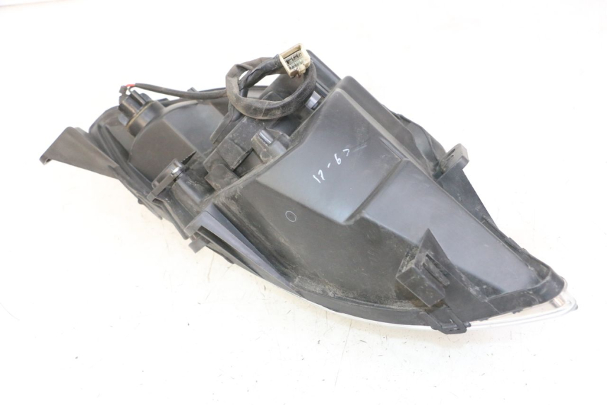 photo de FAROL DIANTEIRO PEUGEOT SATELIS 125 (2013 - 2018) - Outro ângulo de visão