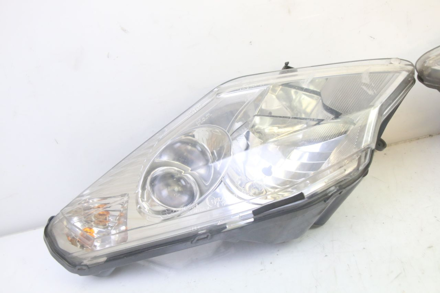photo de FAROL DIANTEIRO PEUGEOT SATELIS 125 (2006 - 2009) - Zoom do estado de desgaste