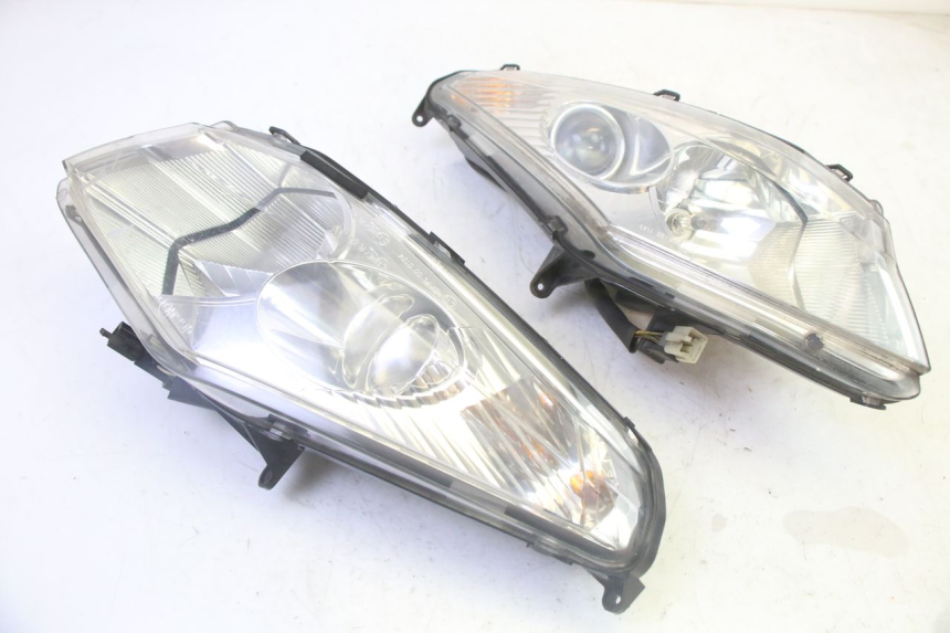 photo de FAROL DIANTEIRO PEUGEOT SATELIS 125 (2006 - 2009) - Pontos de fixação