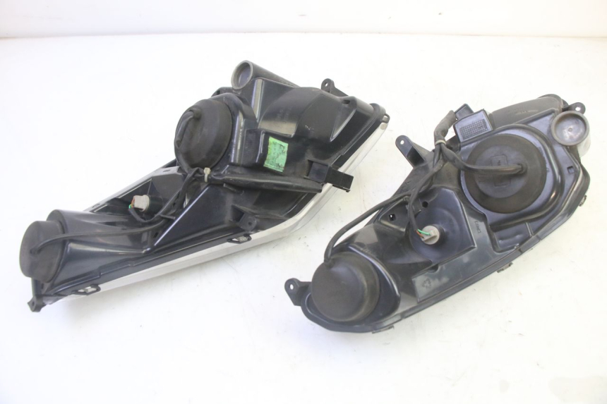 photo de FAROL DIANTEIRO PEUGEOT SATELIS 125 (2006 - 2009) - Estado da superfície