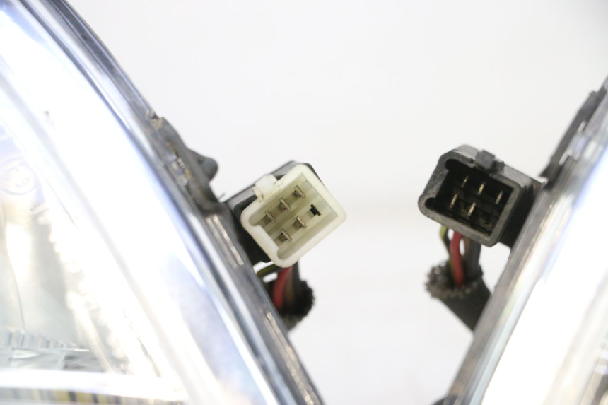photo de FAROL DIANTEIRO PEUGEOT SATELIS 125 (2013 - 2018) - Ângulo alternativo