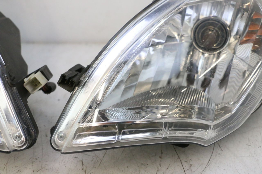 photo de FAROL DIANTEIRO PEUGEOT SATELIS 125 (2013 - 2018) - Vista de perfil
