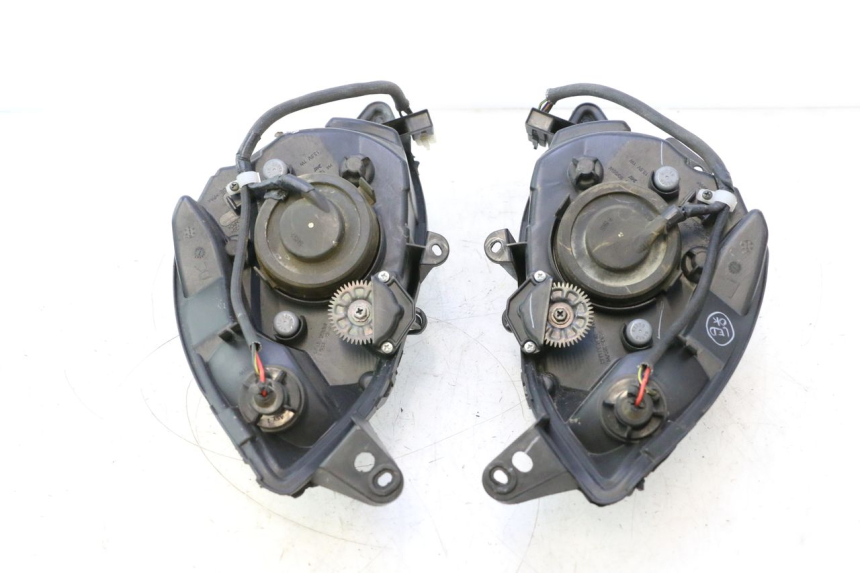 photo de FAROL DIANTEIRO PEUGEOT SATELIS 125 (2013 - 2018) - Pontos de fixação