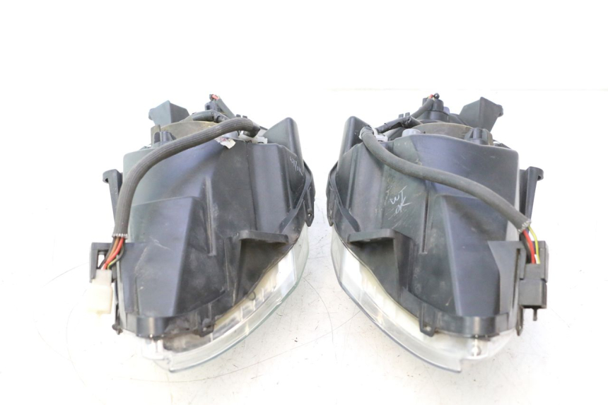 photo de FAROL DIANTEIRO PEUGEOT SATELIS 125 (2013 - 2018) - Estado da superfície