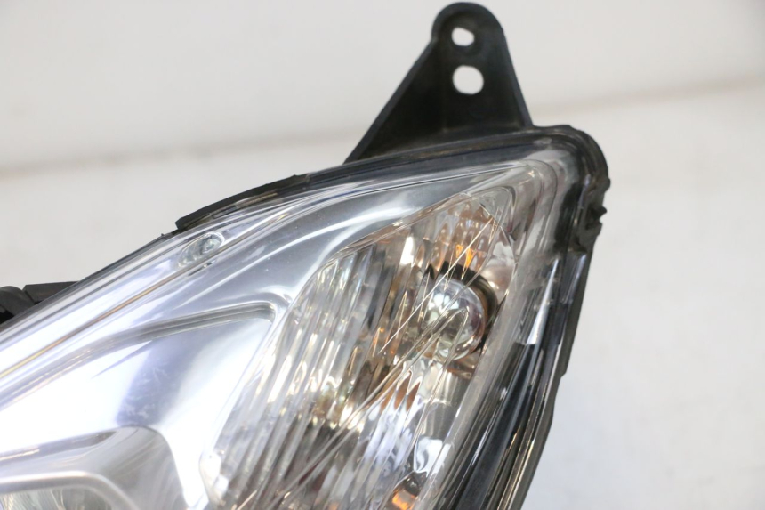 photo de FAROL DIANTEIRO PEUGEOT SATELIS 125 (2013 - 2018) - Marcações e referências