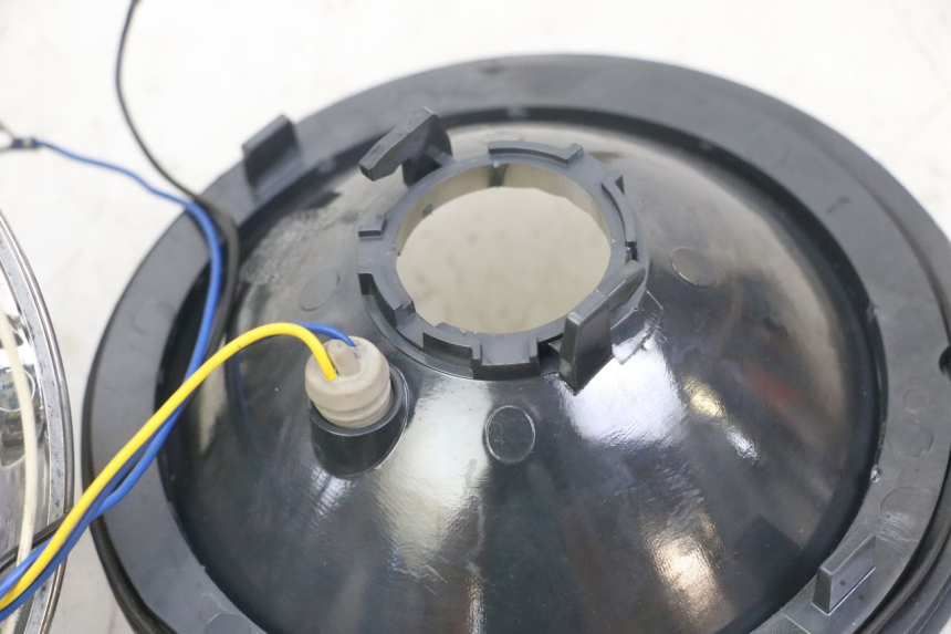 photo de FAROL DIANTEIRO APRILIA SCARABEO GT TOURING 125 (1999 - 2005) - Detalhes característicos