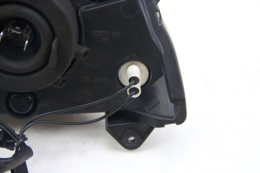 photo de FAROL DIANTEIRO SUZUKI SIXTEEN 125 (2008 - 2010) - Vista de perto