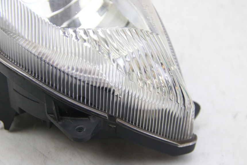 photo de FAROL DIANTEIRO SUZUKI SIXTEEN 125 (2008 - 2010) - Zoom do estado de desgaste