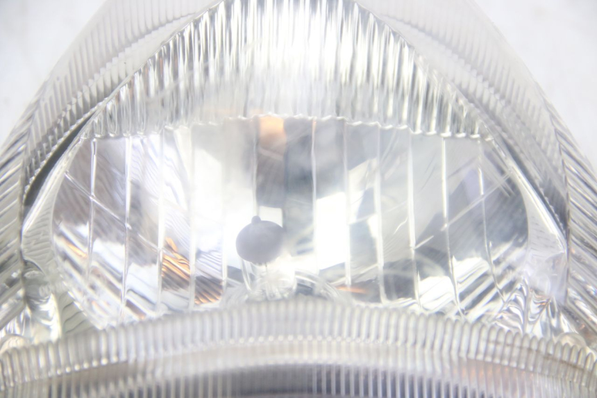 photo de FAROL DIANTEIRO SUZUKI SIXTEEN 125 (2008 - 2010) - Pontos de fixação