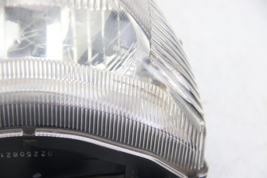 photo de FAROL DIANTEIRO SUZUKI SIXTEEN 125 (2008 - 2010) - Estado da superfície