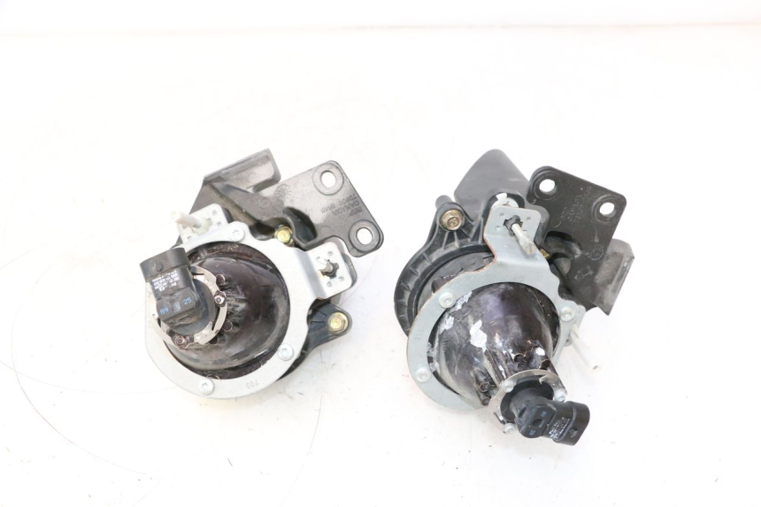 photo de FAROL DIANTEIRO CAN-AM SPYDER RS 1000 (2008 - 2012) - Marcações e referências