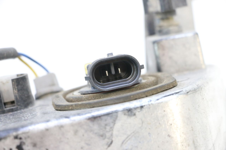 photo de FAROL DIANTEIRO APRILIA SR MOTARD 50 (2012 - 2018) - Pontos de fixação