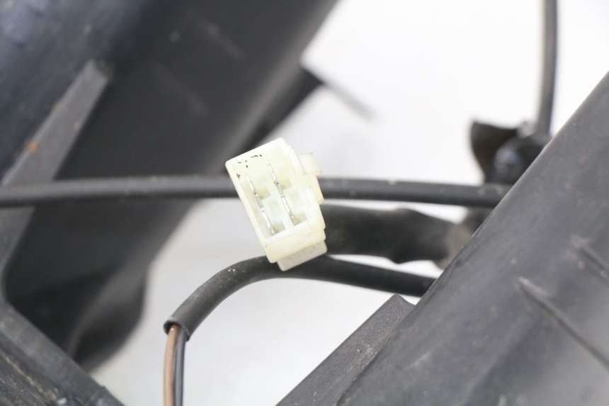photo de FAROL DIANTEIRO RAZZO STEED 125 (2012 - 2018) - Detalhe da peça