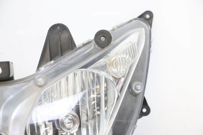 photo de FAROL DIANTEIRO SUZUKI BURGMAN 125 (2018 - 2021) - Vista de perto